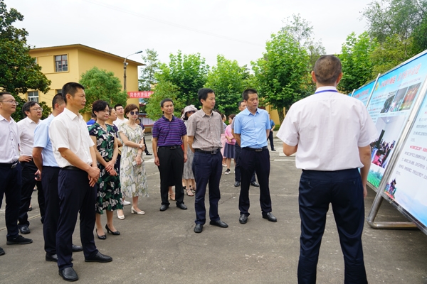 市总工会党组成员,副主席李自民通报了基层组织建设工作,并对下一步