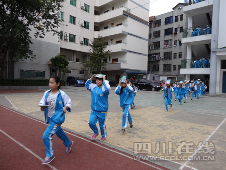 广元市嘉陵一中师生紧急疏散演练活动侧记